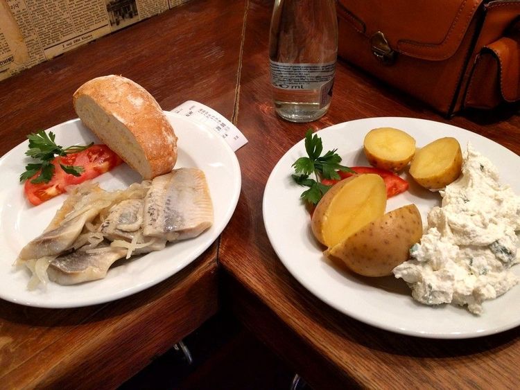 Plats rustiques servis dans un bar à lait de Varsovie