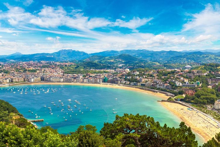 Vue aérienne du littoral de San Sebastien.