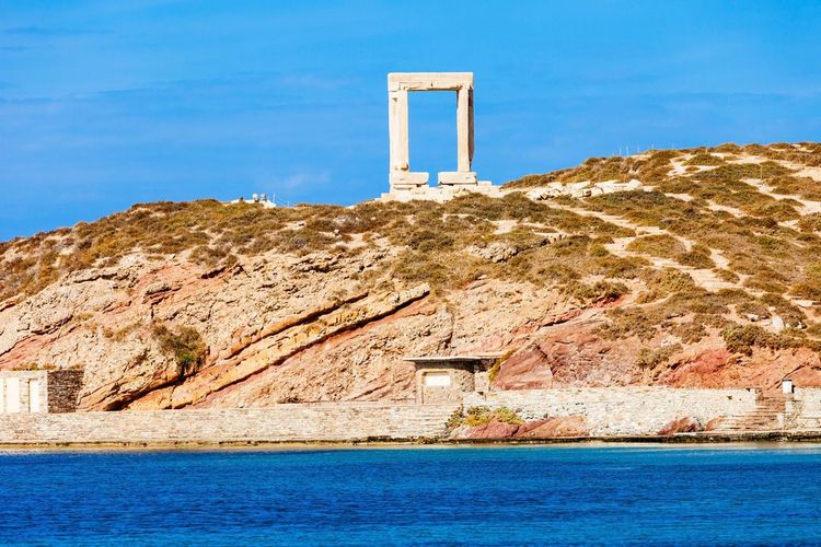 La Portara : un vestige majestueux du Temple d'Apollon à Naxos