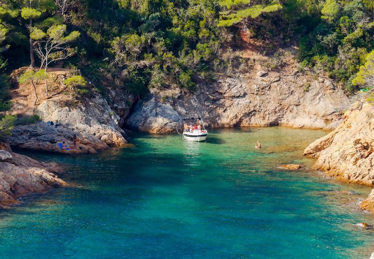 La crique de cala Bona, à Tossa de Mar.