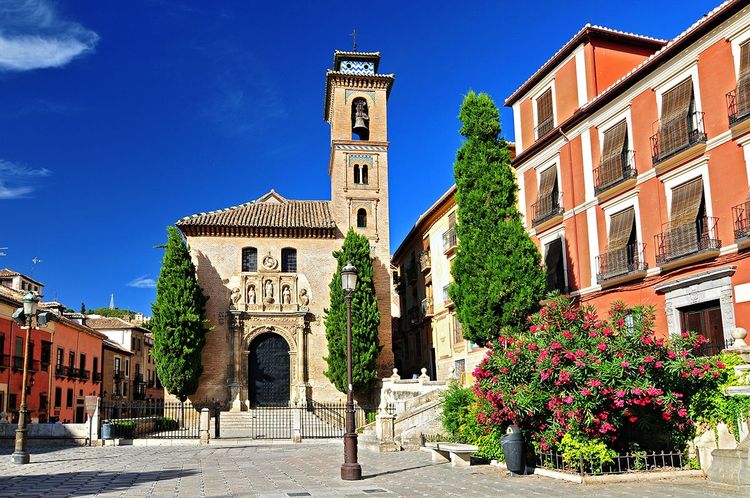 La Plaza Nueva, la plus ancienne place de Grenade