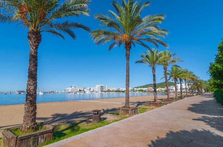 La promenade de Sant Antoni de Portmany à Ibiza