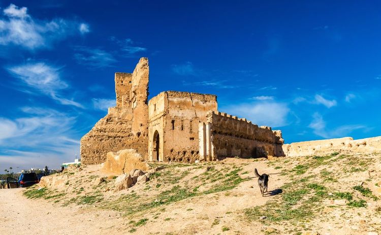 Certains murs anciens encore debout donnent une idée des monuments d'origine