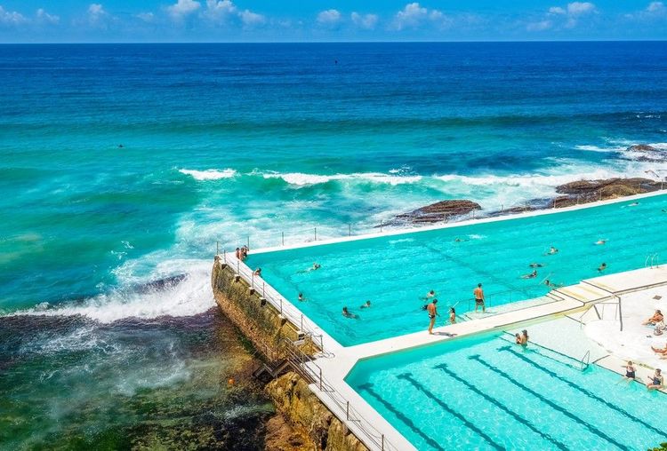 A Bondy Beach, des piscines sont collées à l'océan