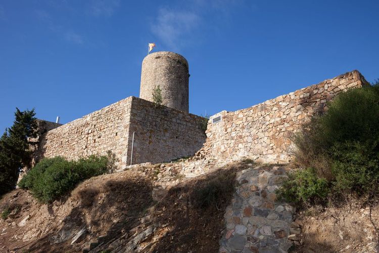 Le Château de Sant Joan à Blanes datant du XIe siècle, Espagne.