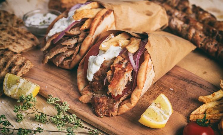 Un souvlaki.