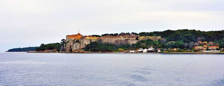 Discover the island of Sainte-Marguerite and its underwater museum