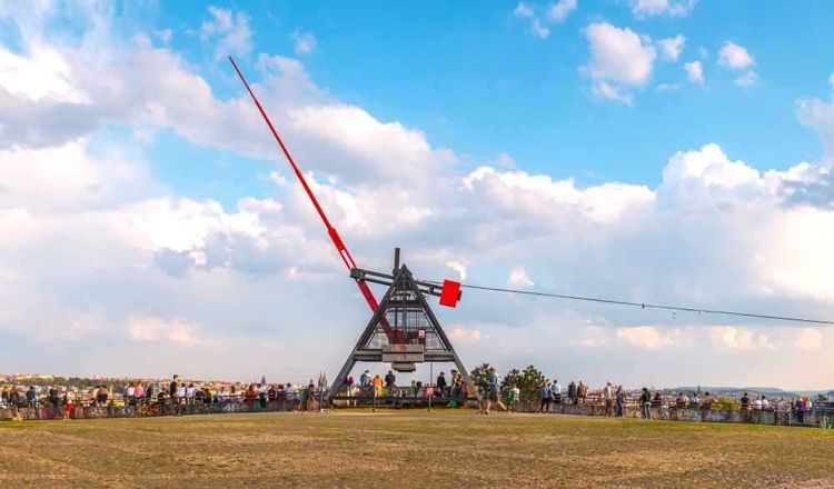 Le "Métronome" dans le parc Letna, de Prague