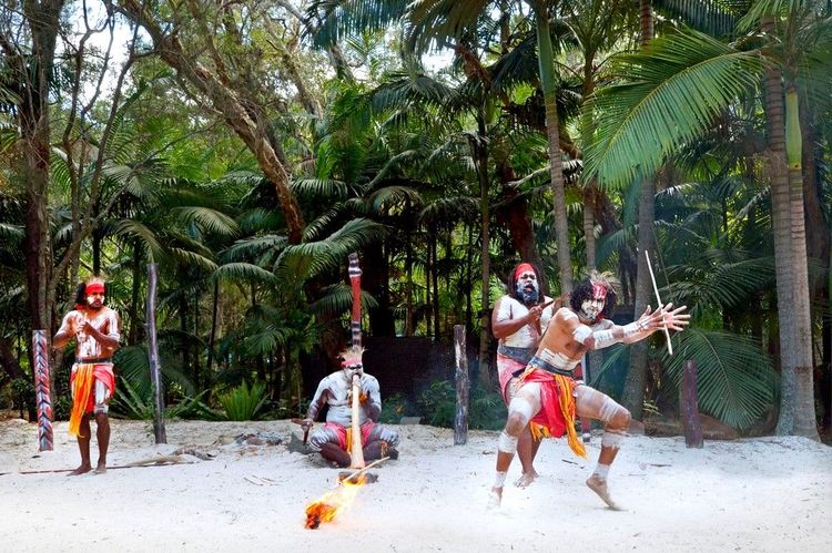 Cérémonie aborigènesur la plage, dans le Queensland
