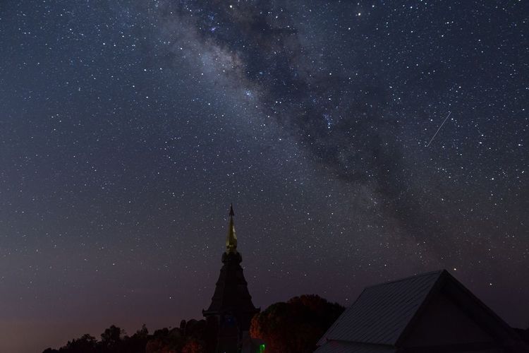 Le ciel étoilé au-dessus de Doi Inthanon