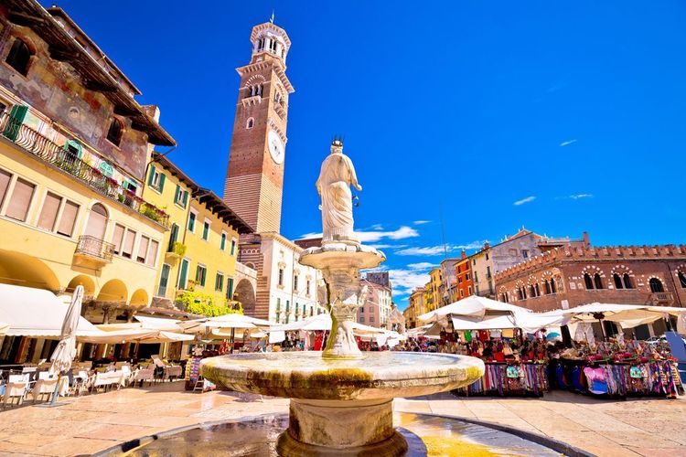 Découverte des joyaux historiques de Vérone : la Piazza delle Erbe et la Piazza dei Signori