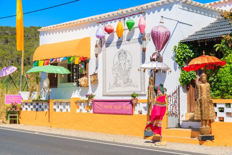 Paseo por el pequeño pueblo de Saint-Carles de Peralta