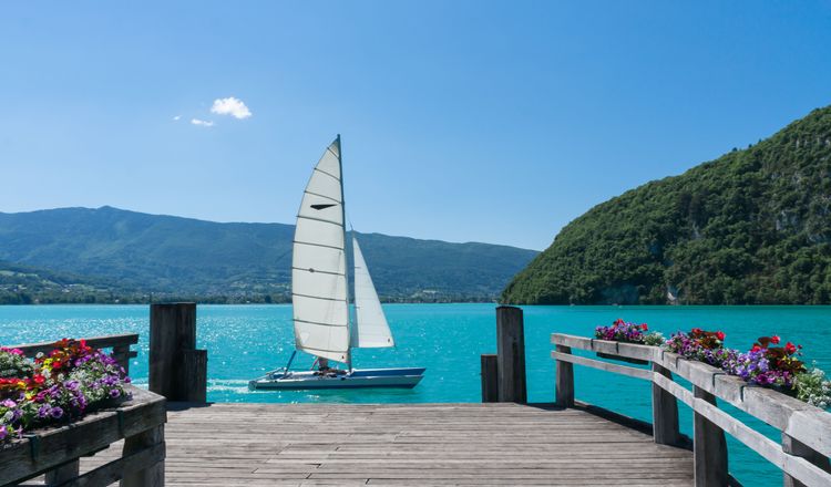 Voilier sur le Lac d'Annecy