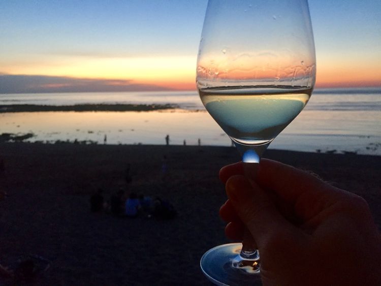 El vino submarino, una particularidad de San Juan de Luz