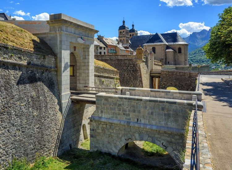 Les murs de la vieille ville de Briançon.
