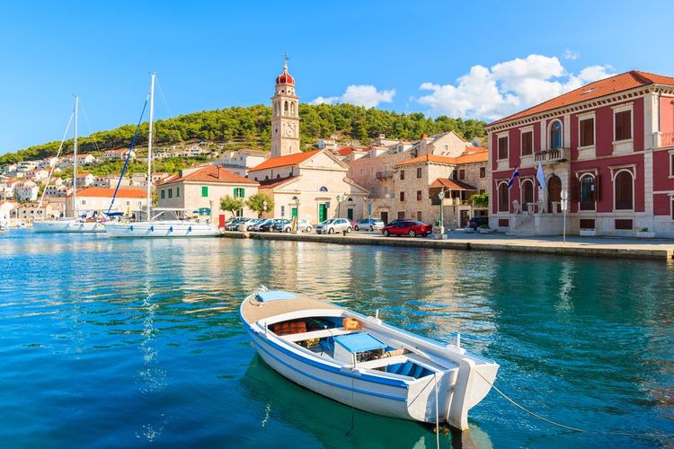 Luscica est un charmant port de pêche