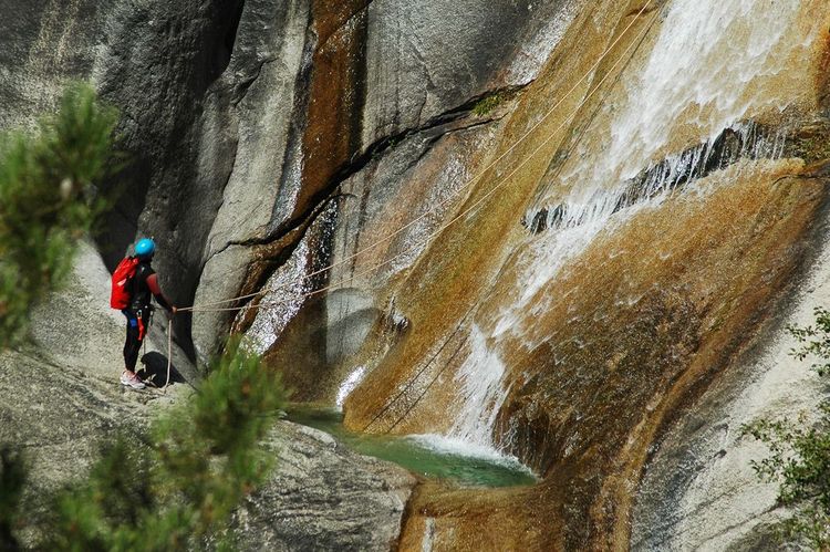 Canyoning dans les cascades de Purcaraccia.