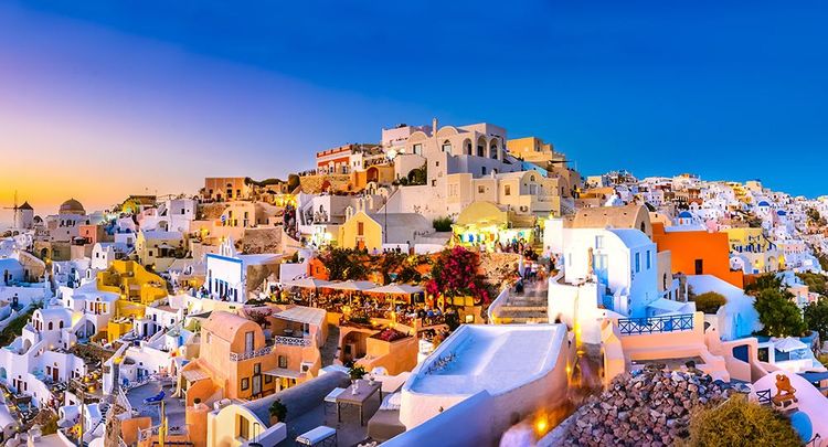 Sur les hauteurs de Oia, à Santorin, en fin de journée