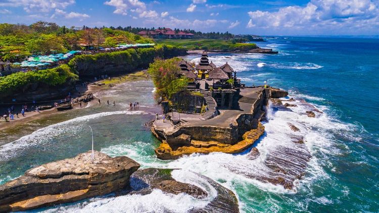 Besuchen Sie den Tanah Lot Tempel