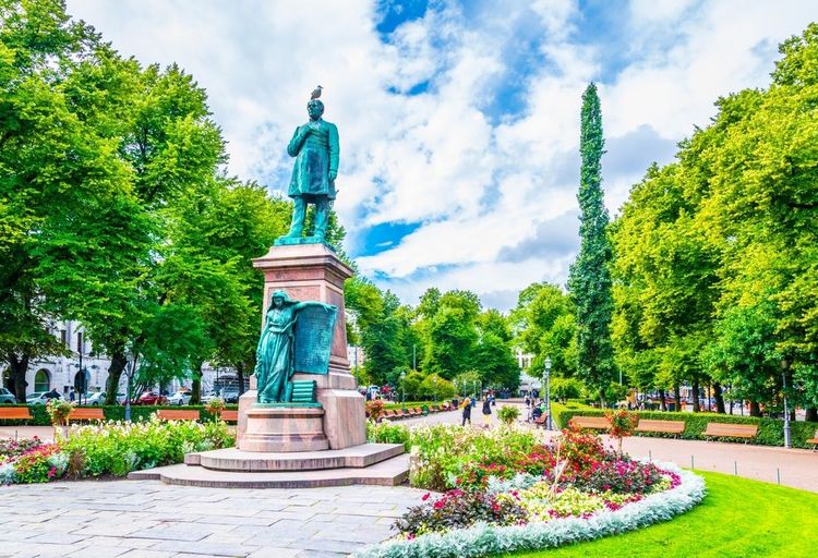 Dans Esplanade Park, la statue de JL Runeberg, le poète national finlandais.