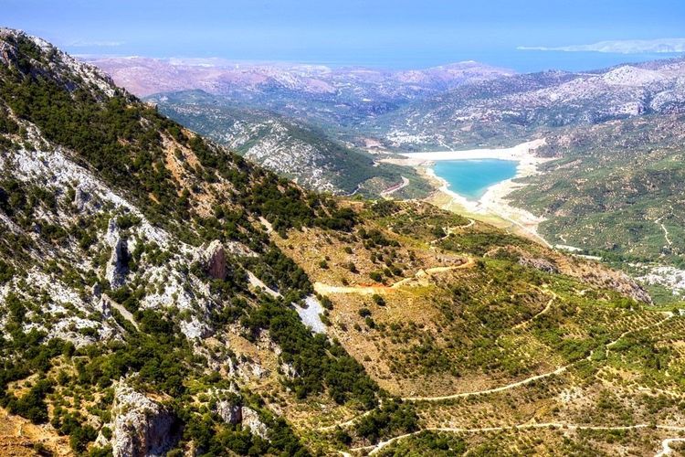 Vue plongeante sur les montagnes Dikti