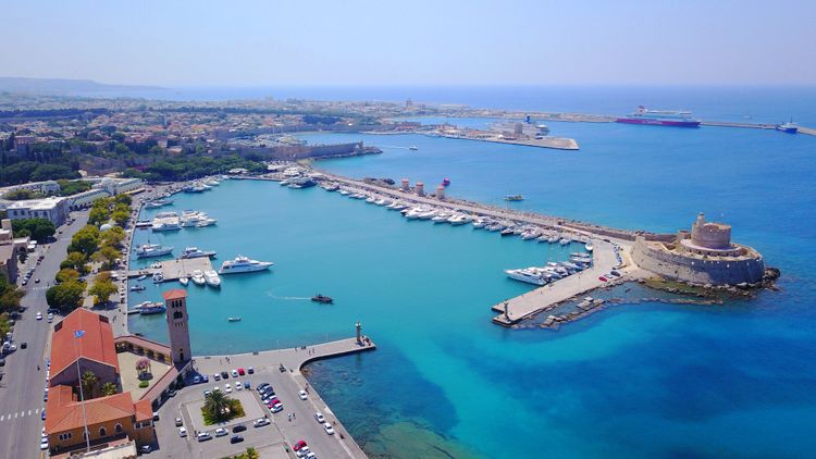 El puerto de Rodas: tras las huellas del Coloso