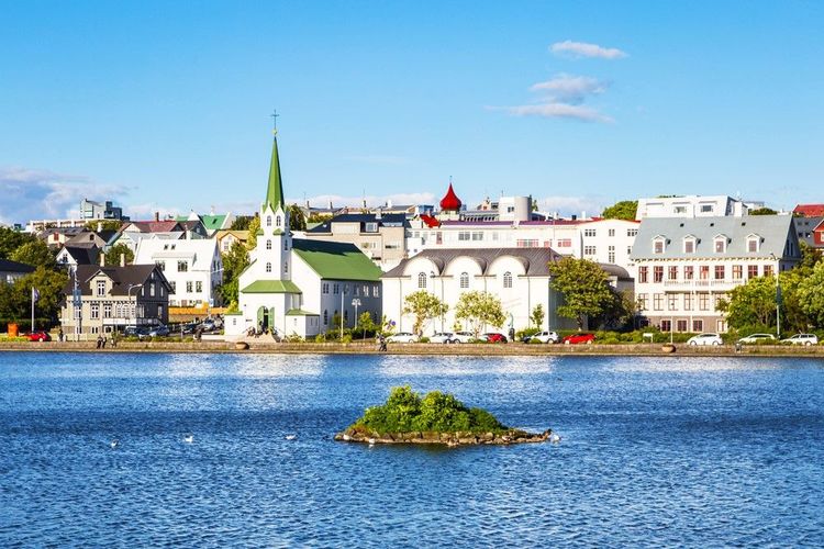 Le lac Tjörnin, la nature en plein cœur de Reykjavik