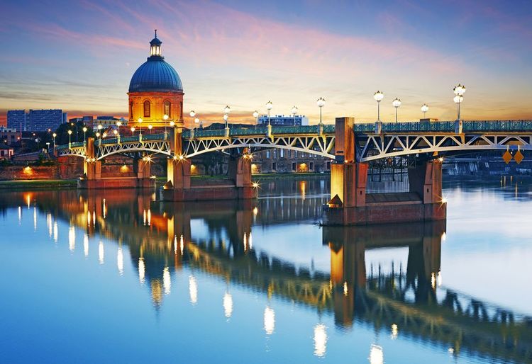 Puente Saint-Pierre y Dôme de la Grave en Saint-Cyprien