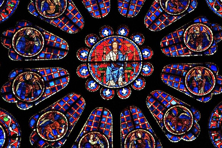 La rosace du portail sur de la cathédrale