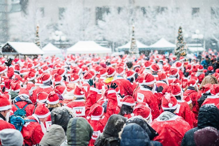 La Santa Run, course d'une opération caritative chaque Noël