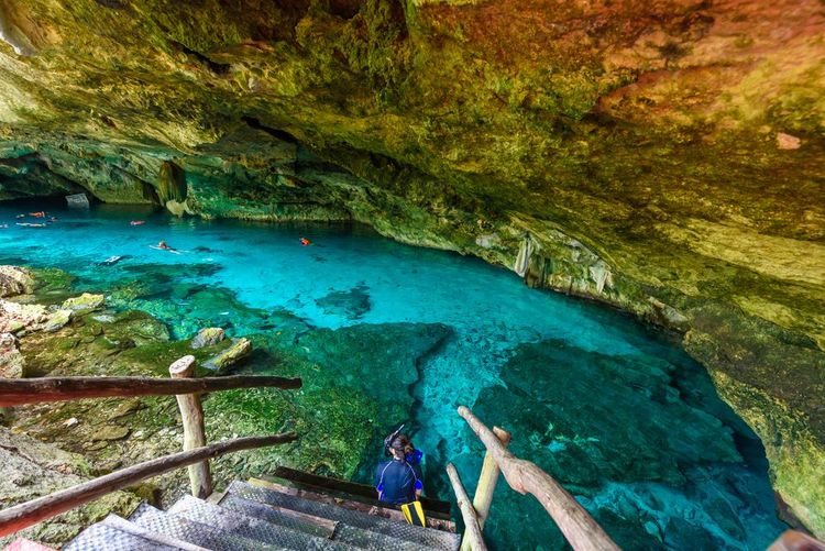 Cenote Dos Ojos à Quintana Roo, Mexique.