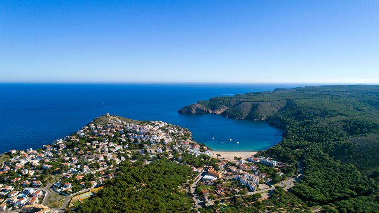 L'Escala: playa, naturaleza y arqueología en la Costa Brava