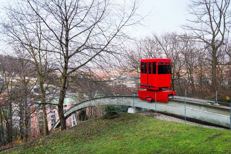 Le funiculaire rutilant du parc Mrázovka