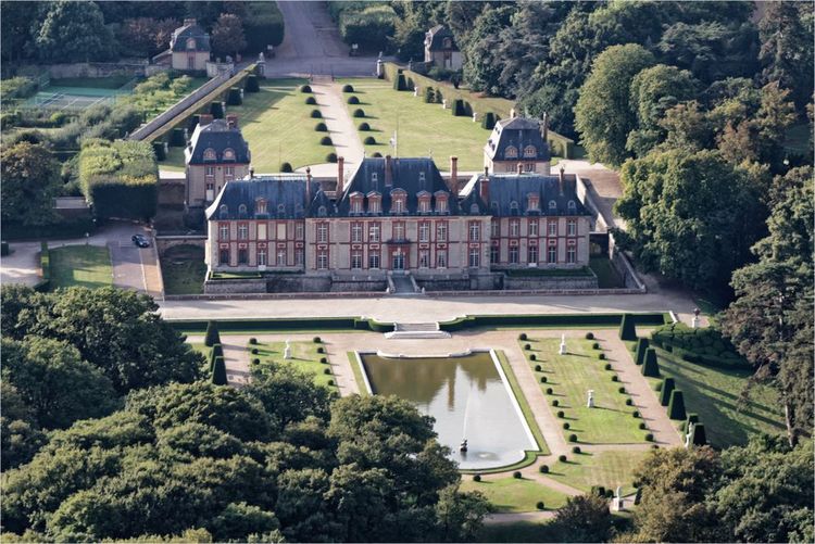 Vue aérienne du château de Breteuil