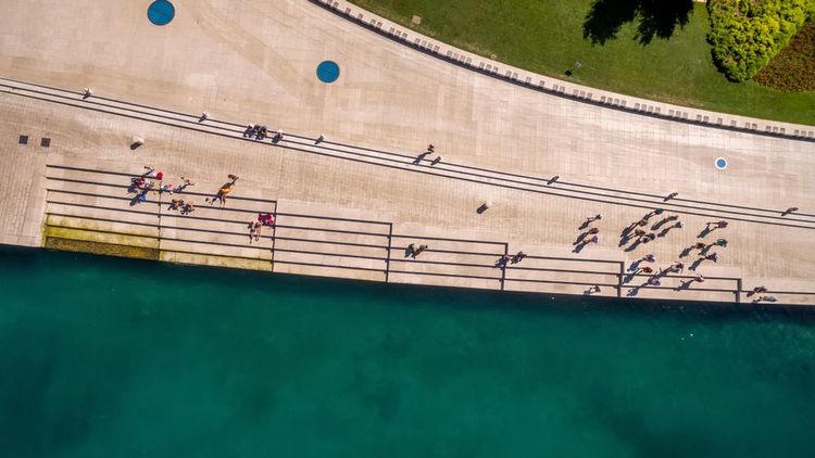 Vue aérienne sur les marches constituant la surface des colonnes d'air de l'orgue