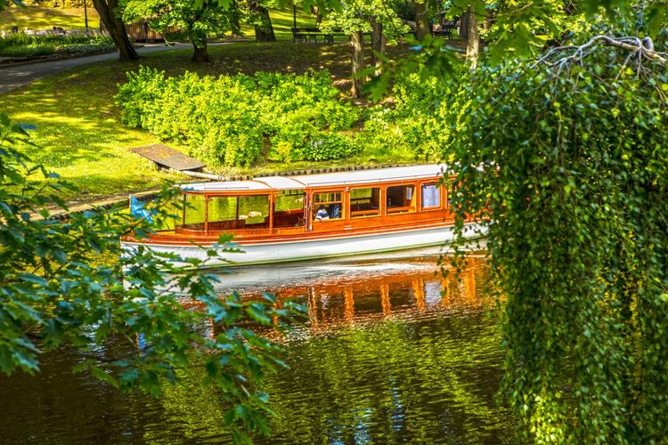 Croisière tranquille sur le canal