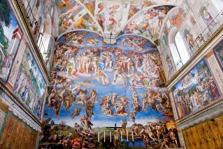 Mur latéral et plafond de la chapelle Sixtine au Vatican