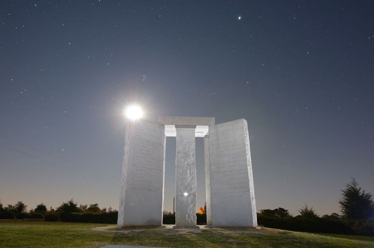 Georgia Guidestones, en Géorgie.