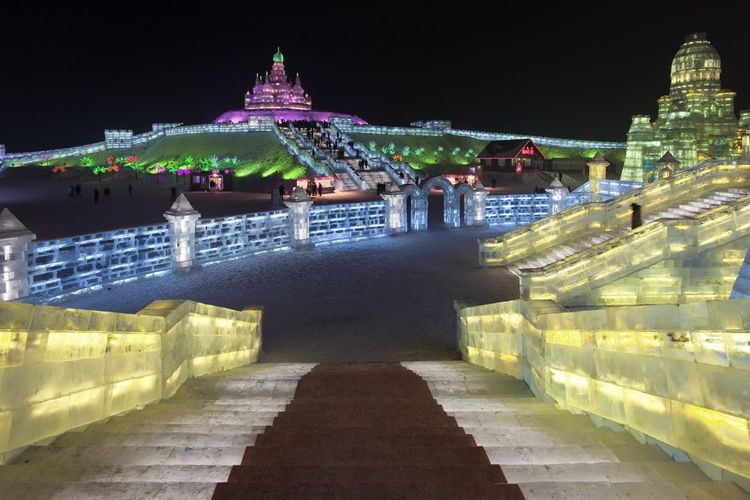 Le château de glace monumentales d'Harbin, en Chine.