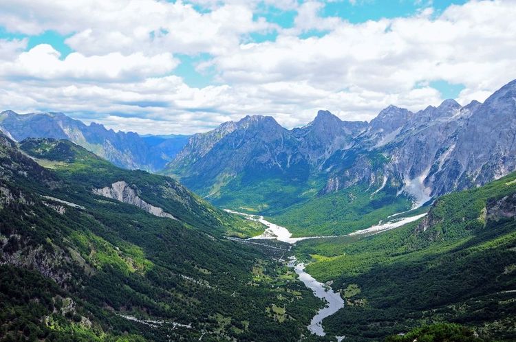 Parc national de la vallée de Valbona. Les montagnes de Prokletije.