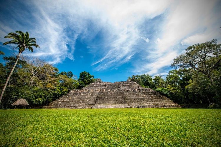 Xunantunich, en pleine jungle