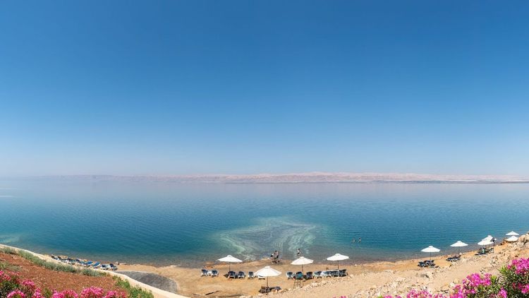 Une plage aménagée en Jordanie le long de la mer Morte / Jordan Tourism Board