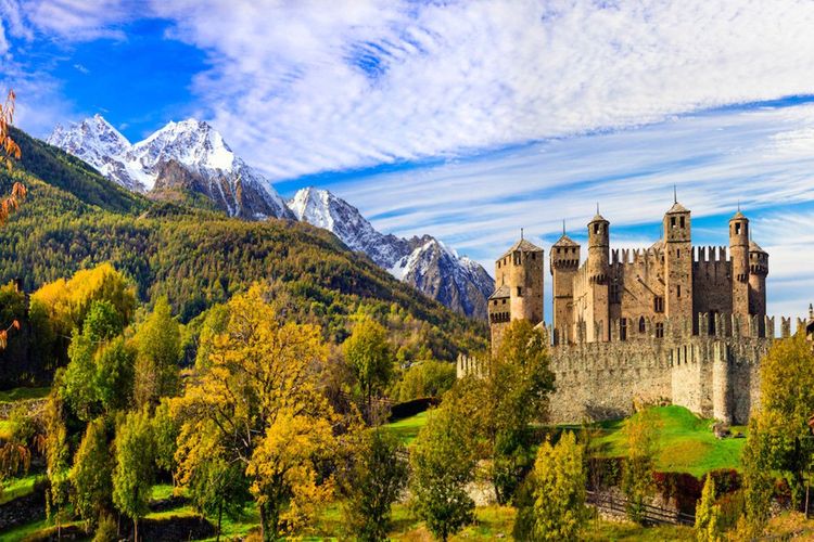 Château de Fénis dans la Vallée d'Aoste - © 2020 leoks/Shutterstock
