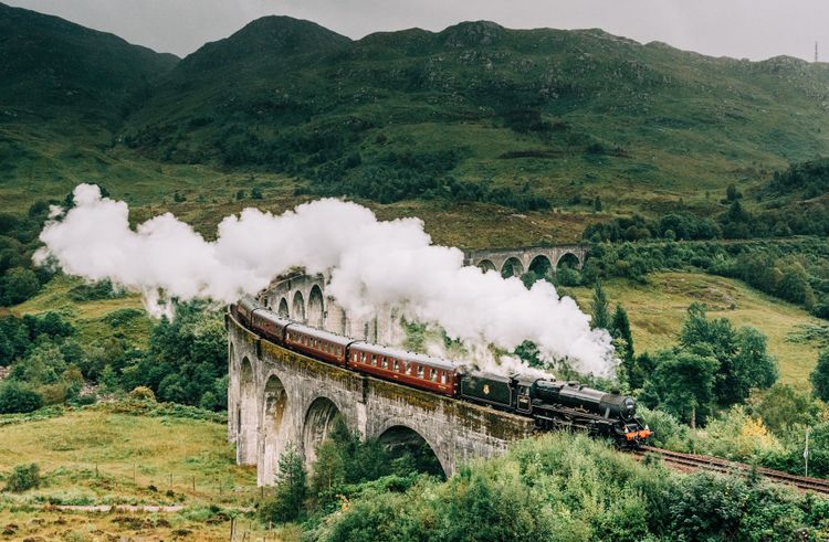 Le train sur le viaduc de Glenfinnan enchantera les petits et les grands