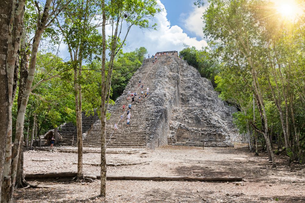 Réservez votre visite guidée à pied du site archéologique de Cobá