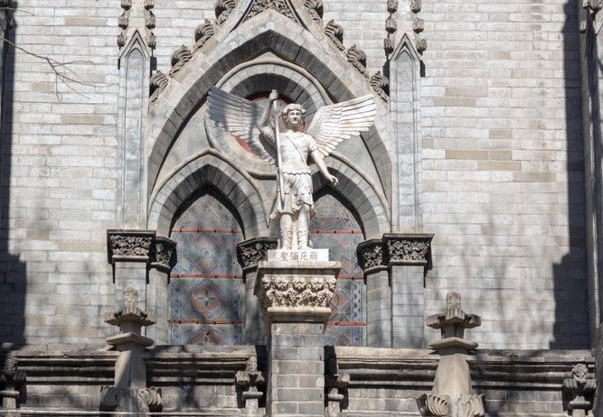 L'église Saint-Michel dans la rue Dongjiaoming,autrefois dans la légation française de Pékin, construite en 1901.