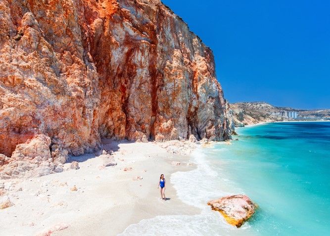 L'extravagance géothermique : un voyage au cœur des formations géologiques de Milos