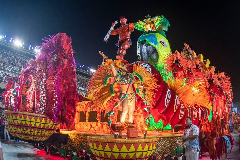 Wählen Sie Ihr Kostüm für die Parade im Sambodrom aus