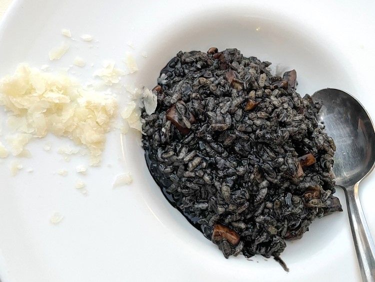 Le risotto noir, un must de la cuisine dalmate