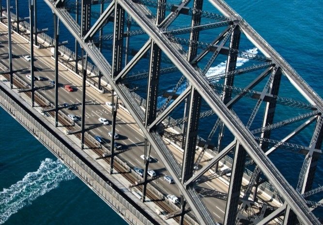 Le pont du port est d'abord routier